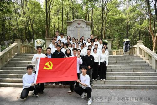 緬懷革命先烈 傳承紅色基因——與玉河社區(qū)黨委共同 祭掃方志敏烈士紀(jì)念園